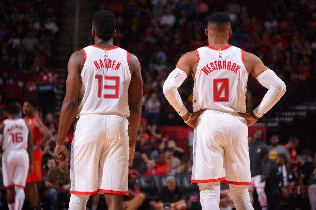 前锁定了出 前锁定了出